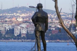 Atatürk Aniti Sarayburnu Istanbul